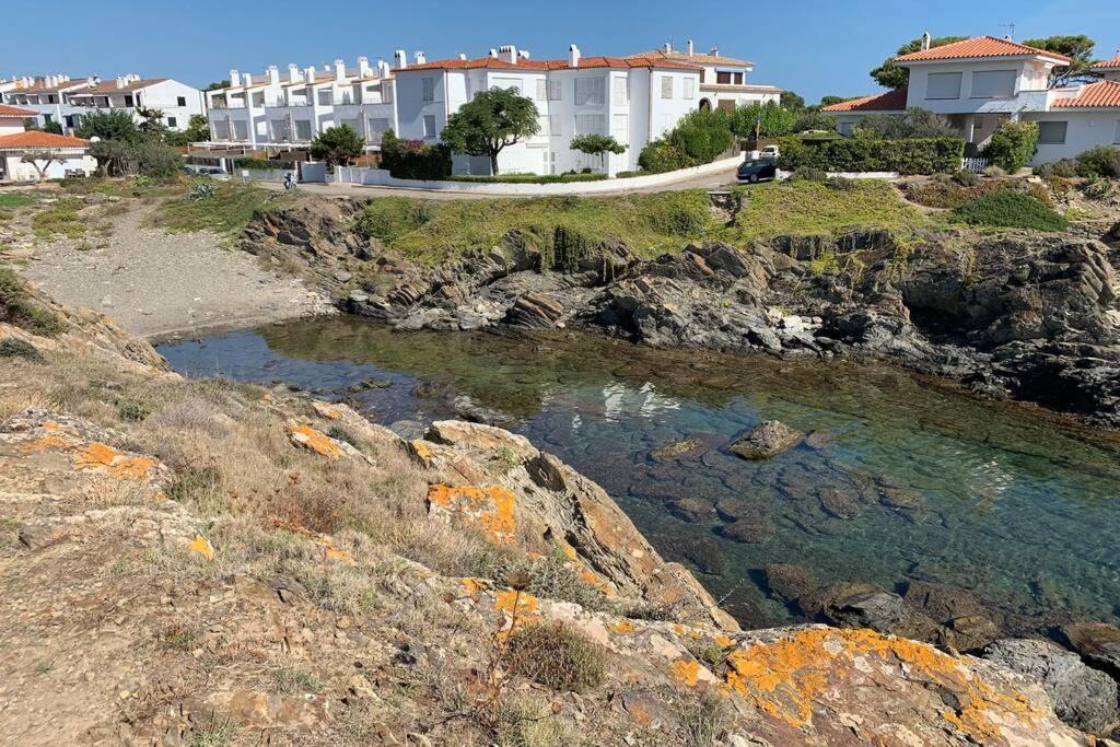 Beachfront Duplex With Terrace And Sea Views - Cadaques Ngoại thất bức ảnh