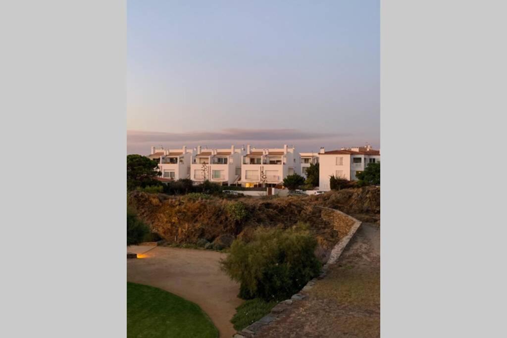 Beachfront Duplex With Terrace And Sea Views - Cadaques Ngoại thất bức ảnh