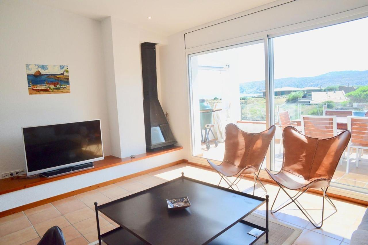 Beachfront Duplex With Terrace And Sea Views - Cadaques Ngoại thất bức ảnh