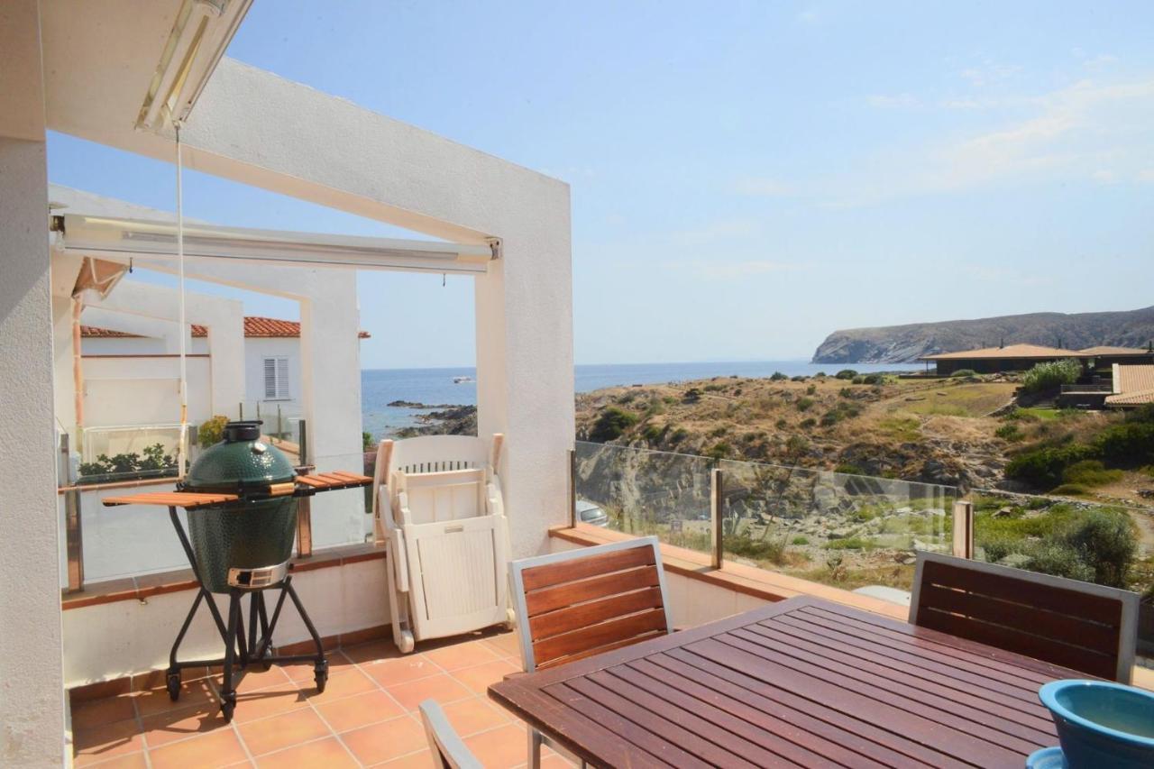 Beachfront Duplex With Terrace And Sea Views - Cadaques Ngoại thất bức ảnh