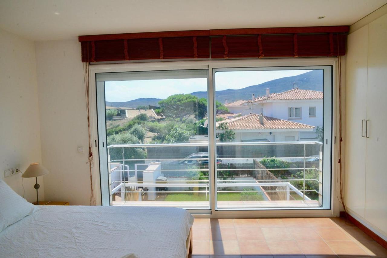 Beachfront Duplex With Terrace And Sea Views - Cadaques Ngoại thất bức ảnh