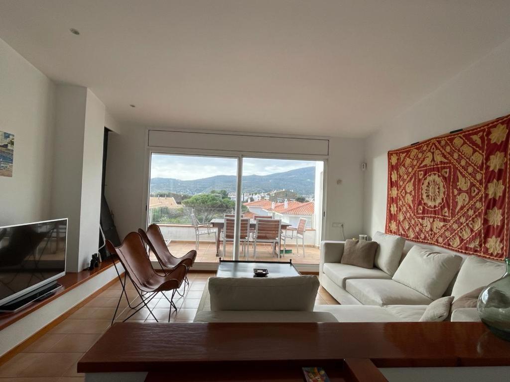 Beachfront Duplex With Terrace And Sea Views - Cadaques Ngoại thất bức ảnh
